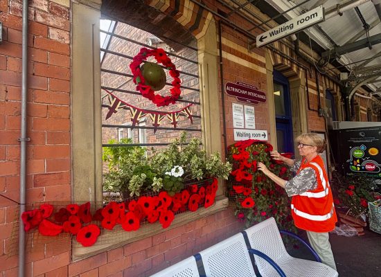 Altrincham-Library-Knitters-poppies-on-display-by-Bev-Robinson Altrincham-Library-Knitters-poppies-on-display-by-Bev-Robinson